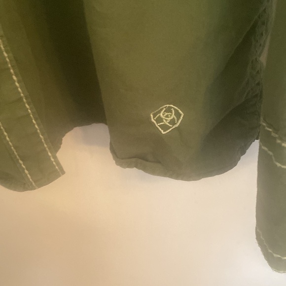 ARIAT button up - Picture 7 of 11